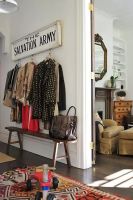 玄关软装也可以很别致 全身镜黑板墙搁架用起来