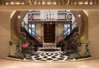 复式楼梯怎么设计？教你在墙上打个洞，楼梯装在自家院子里