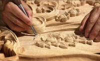 丽博橱柜“秀”手艺：全屋定制实木雕刻的传承与匠心