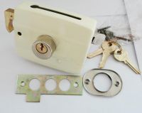 老式门锁反锁了外面怎么打开 老式门锁怎么换锁芯