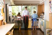 儿童节趣味发现：因为小神兽们，直男癌的爸爸们进厨房被迫营业了！