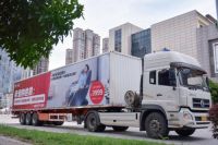 暖心一幕！芝华仕超超超大型父亲节礼车在朋友圈里刷屏了！