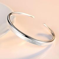 银镯子带左手还是右手 银镯子的正确戴法是什么