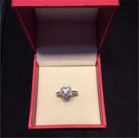 订婚钻戒多少钱 钻戒品牌都有哪些