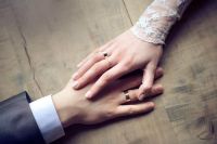 如何幽默的恭喜别人结婚 恭喜结婚搞笑的句子有哪些