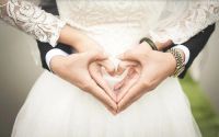 结婚纪念日给老公买啥 结婚纪念送老婆什么好