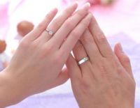 男女戴戒指分左右手吗 男女 戒指的戴法和意义