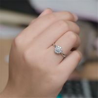 dr钻戒内壁刻着什么 结婚买钻戒好还是黄金的好