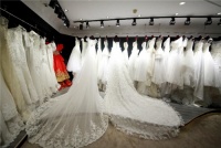 租婚纱和买婚纱哪个好 租婚纱一天多少钱